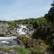 九州第二の大河の中流。東洋のナイアガラという日本の滝の中では一番の迫力