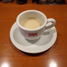 「きのこ入りチーズクリームソースハンバーグ」、そのスープ到着