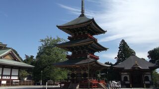 新勝寺の三重塔