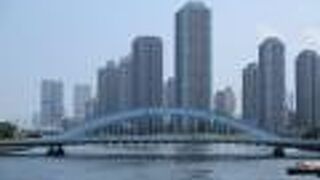 アーチ型の曲線が美しい橋