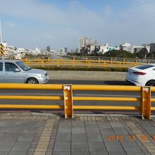 運河に架かる安億橋