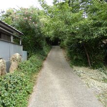 元興寺小塔院跡への坂道