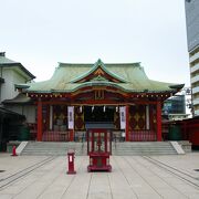 The shrine closest to Haneda Airport with its distinctive bright red torii gate