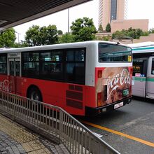 浜松駅バスターミナルに停車する遠鉄バス