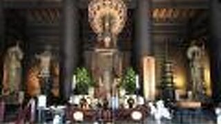 本尊は救世観世音菩薩