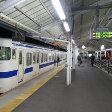 下関駅にて、電光掲示板には親切に｢九州方面｣と案内が有る！