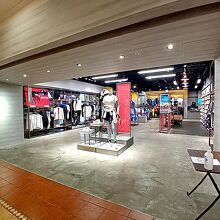 アディダスパフォーマンスセンター (アクアシティお台場店)