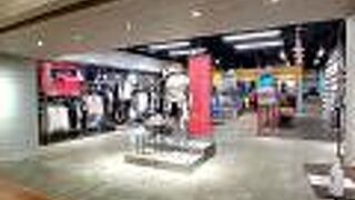 スポーティなオシャレなアディダスのショップ