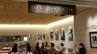 東京ミッドタウン日比谷地下のお洒落なパン屋