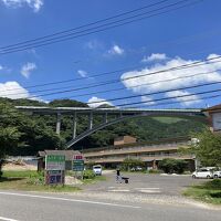 バス停「紺屋地獄前」を降りるとすぐにホテルがあります