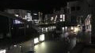 基本的にこの場所発着の路線が多い。