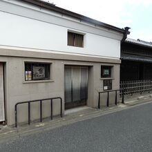 吉田蚊帳と主屋