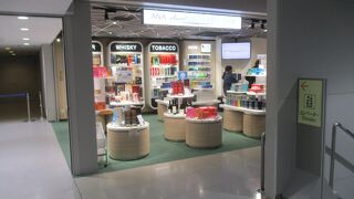 到着階に免税店がありました