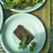 ハーブサラダとケーキ