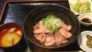 夢京橋キャッスルロードにあります。お手頃価格で近江牛が食べられます