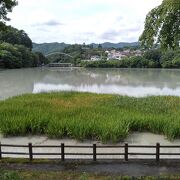 大きくはないダム湖です。