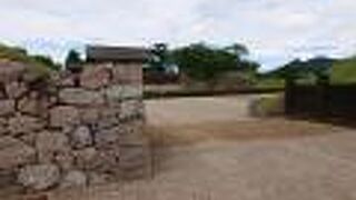 石垣と門だけの城跡