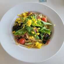 彩り野菜のパスタ(アンチョビとガーリックオイル仕上げ)