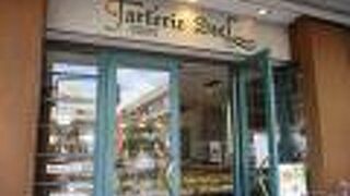 有名なケーキ店です