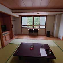 部屋の様子。シンプルな和室です。