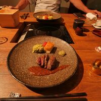 夕食の様子。個室でゆっくり頂けます。