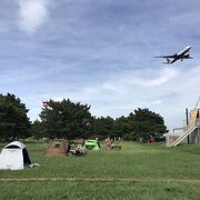 大田区の離島城南島にある海浜公園は羽田着陸の迫力ポイント