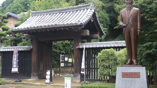 宇和島出身の司法の独立を守った裁判官の銅像