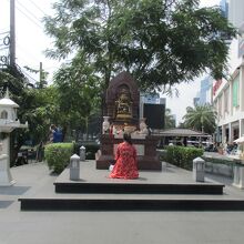 ラチャダーピセーク通り