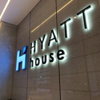 入り口のところのハイアットのロゴ