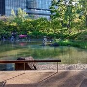 東京ミッドタウンに面した都心ど真ん中のきれいな公園