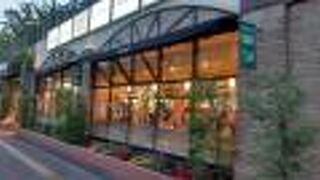 ゆっくり食事をしてくつろぐスペースも充実