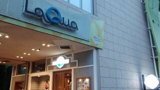 添付写真は、歩道幅がゆったりとした白山通りからの入口