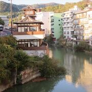 飯坂温泉駅の近く，特徴的な建物です