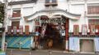 閉まっている店が多い