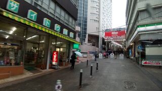 JR熱海駅周辺のアーケード商店街