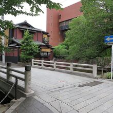 あの建物のあたりが荷上の場だったんでしょうね