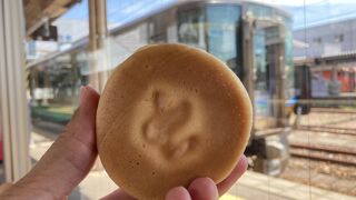 ７のつく日はお得！とやマルシェにあるパイナポーな七越焼