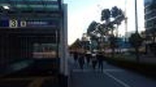 横浜駅からみなとみらいを結んでいて、時間がない時にはとても便利