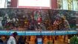 開港時の横浜の景色を描いた美しい芸術的巨大オブジェ