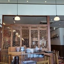 落ち着いた店内