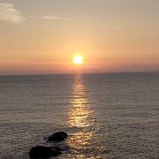 日御碕灯台のある海岸線は断崖絶壁の夕日がきれいな絶景スポット