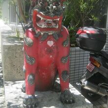 入口の交番脇の赤いシーサーさんもご健在でした( ´∀｀ )。