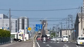 ベタ踏み坂を実際に車で走ってみるとそれほど勾配はきつくありません