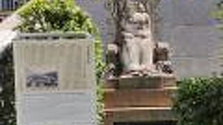 日本橋のたもと