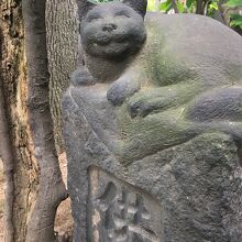 猫の供養塚
