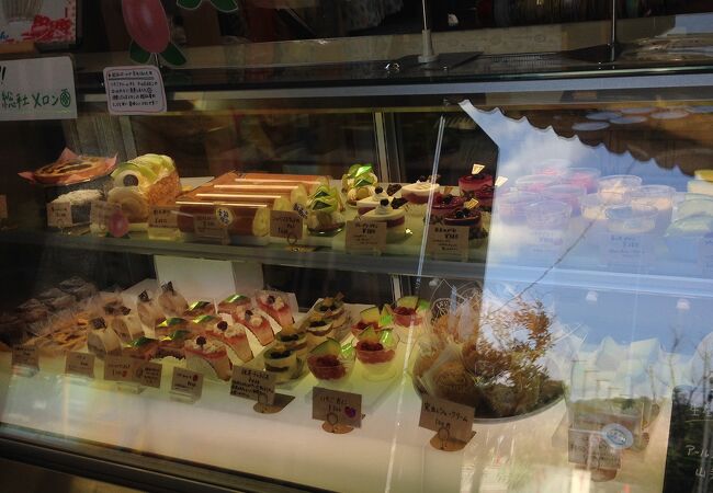 お土産は何でも揃う店舗です