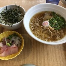 海鮮丼ラーメン