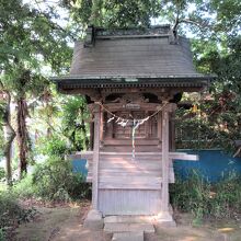 いたって小さな祠