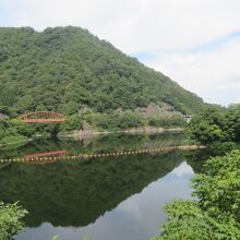 ダム湖の湯の入り湖