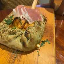 ほうれん草を混ぜ込んだピザ・・あっさりと美味しい！